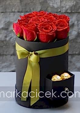 Kutuda Güller ve Çikolatalar
