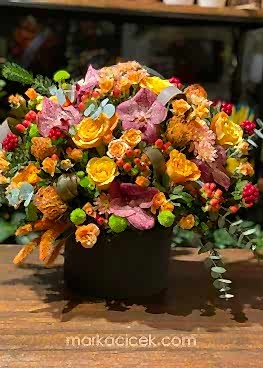 Silindir Kutuda Orkide ve Turuncu Gül