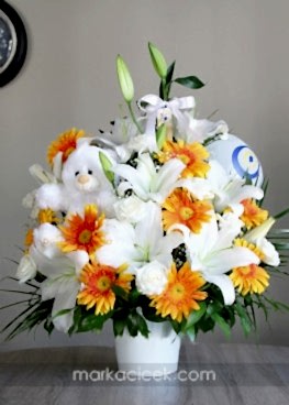 Neşeli Beyaz Lilyumlar