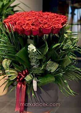 Silindir Kutuda Uzun Güller