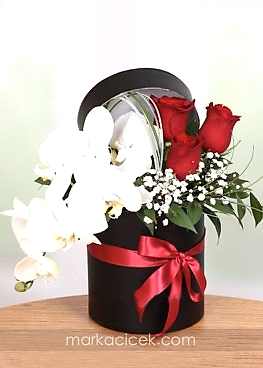 Kutuda Orkide ve Gül