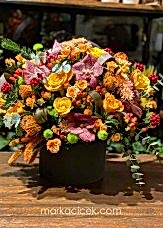 Silindir Kutuda Orkide ve Turuncu Gül