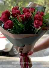 Bir Kucak Gül Buketi