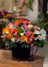 Renkli Gül ve Beyaz Orkide Aranjmanı