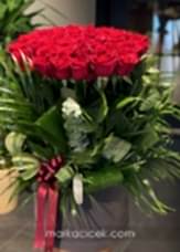 Silindir Kutuda Uzun Güller